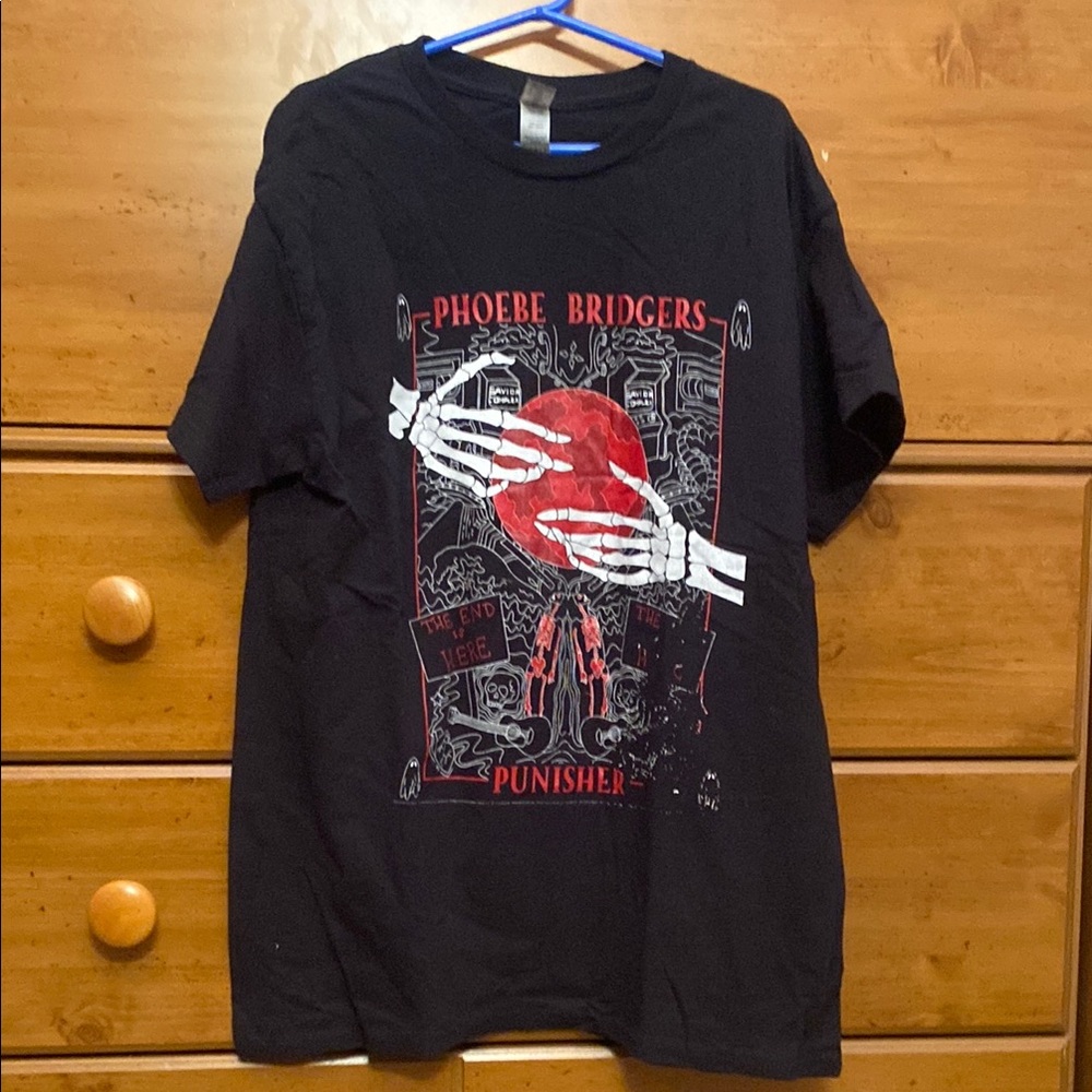 Phoebe Bridget’s Black Graphic T-shirt Women’s MEDIUM